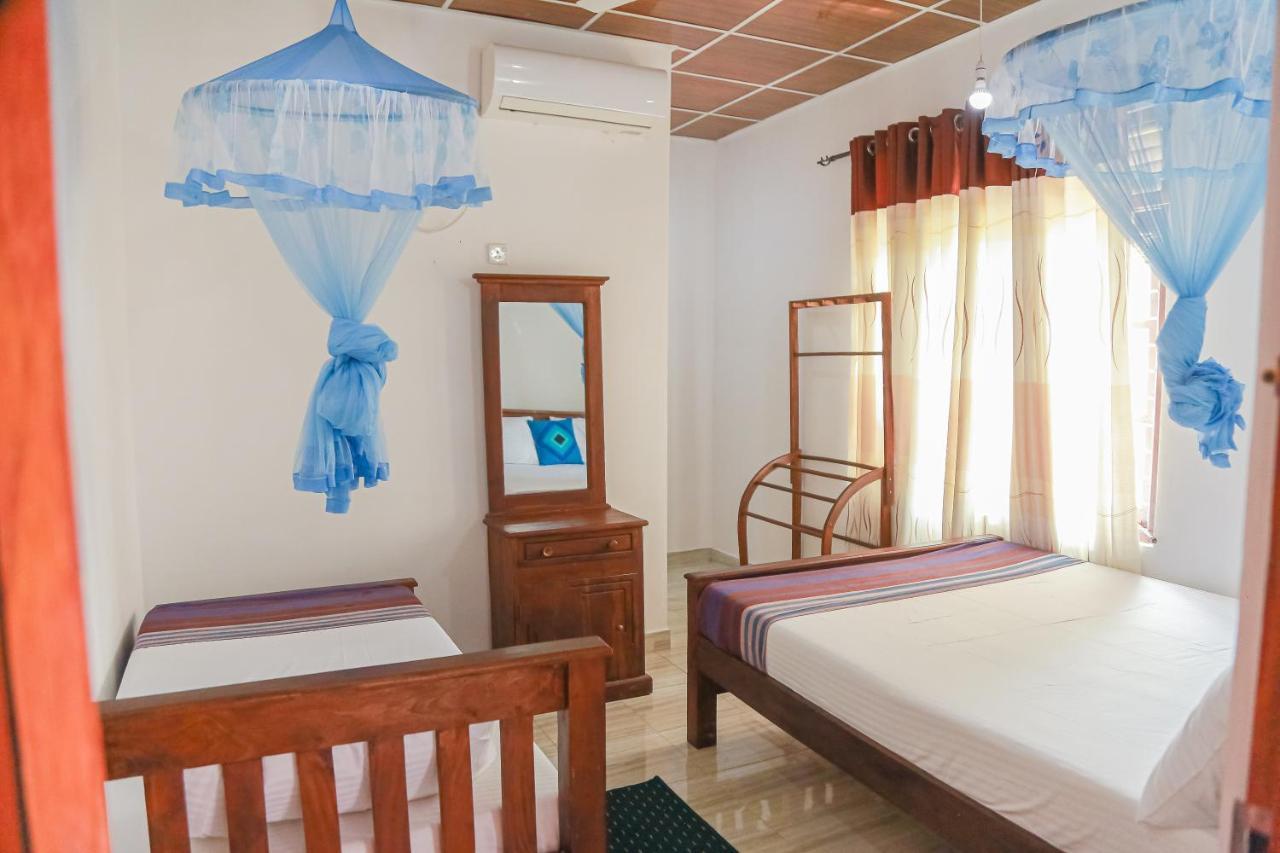 Lakeside Villa أنرادابورام الغرفة الصورة