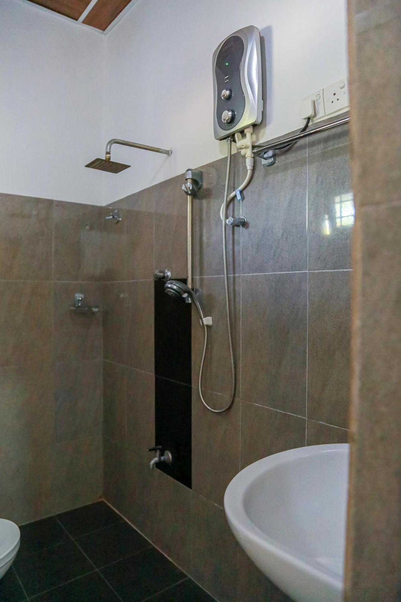 Lakeside Villa أنرادابورام الغرفة الصورة