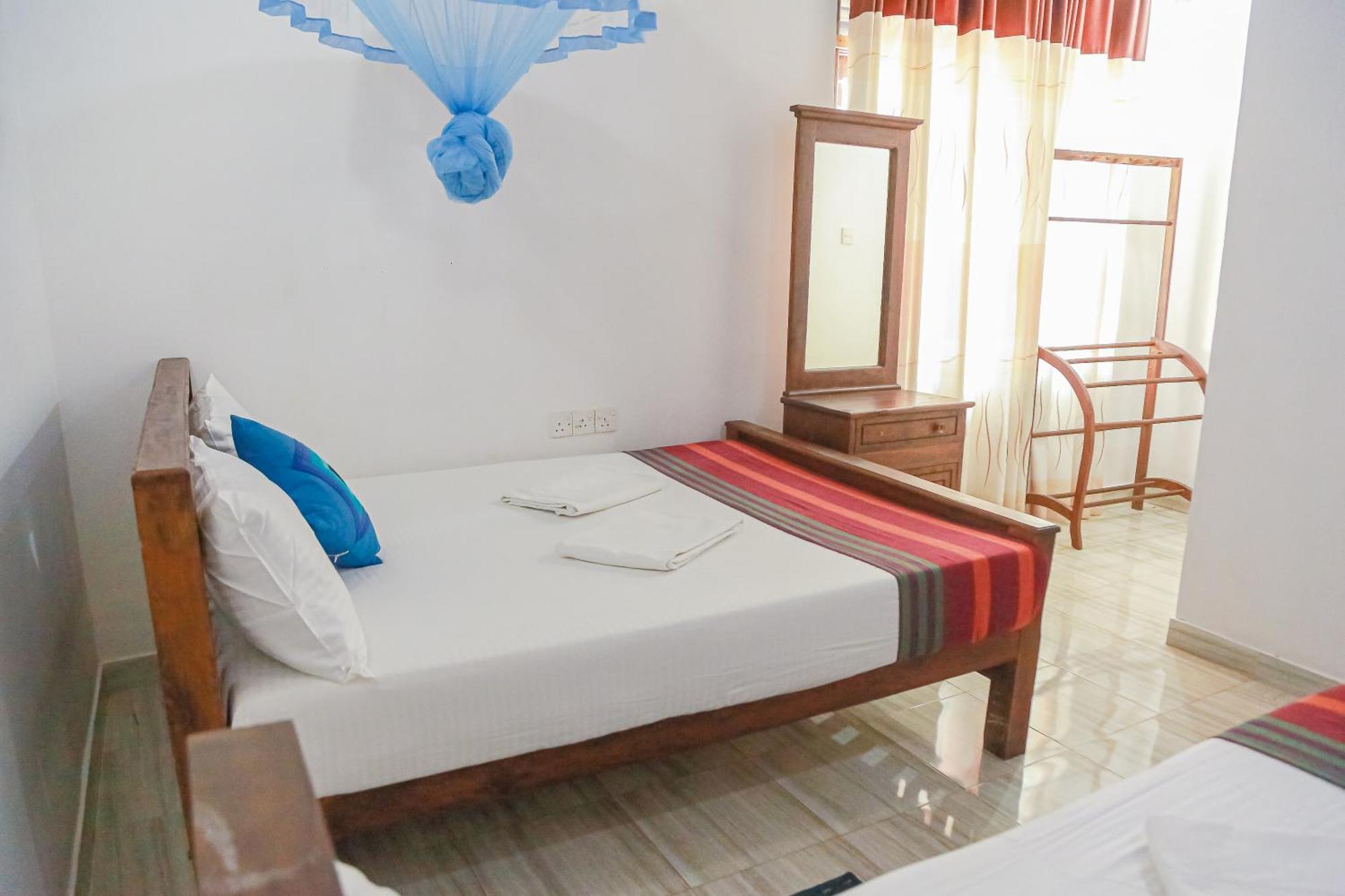 Lakeside Villa أنرادابورام الغرفة الصورة
