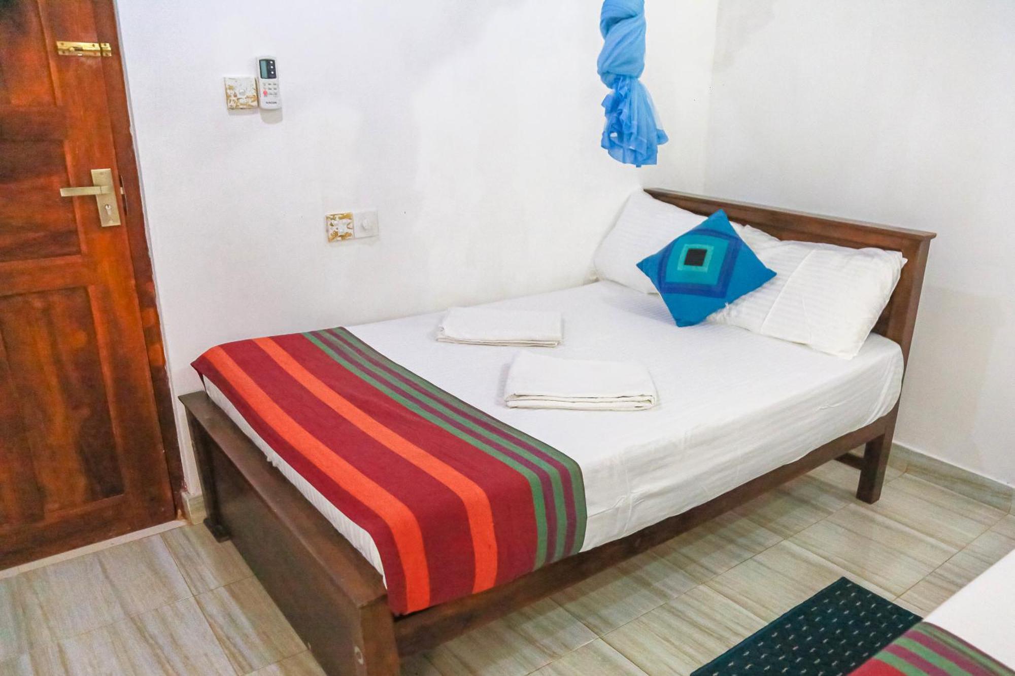 Lakeside Villa أنرادابورام الغرفة الصورة
